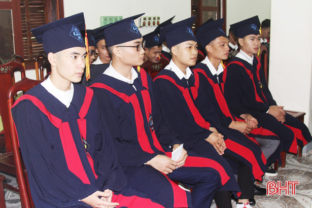 Tốt nghiệp chương trình đào tạo quốc tế, sinh viên Hà Tĩnh được tập đoàn lớn “săn đón”